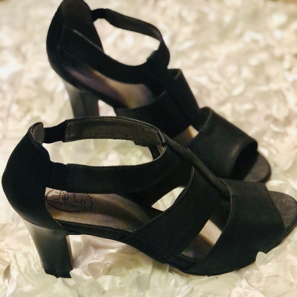 NWB Simply Comfort Sandals